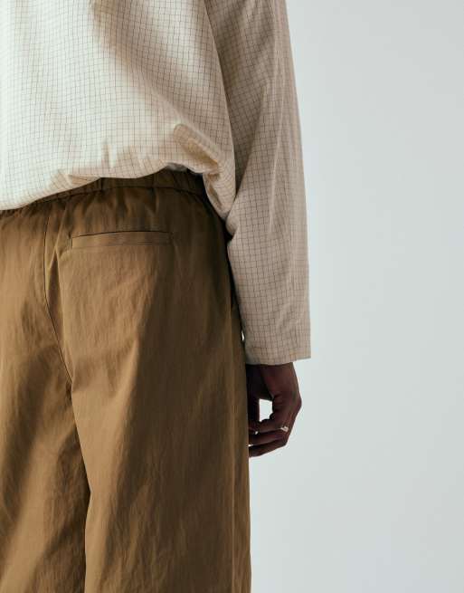 ASOS DESIGN – Lange Jorts aus Funktionsmaterial in Hellbraun, 5 von 5
