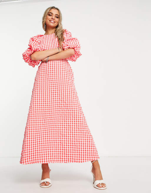 ASOS DESIGN - Lange jurk met open achterkant, pofmouwen en getextureerde gingham ruit in rood