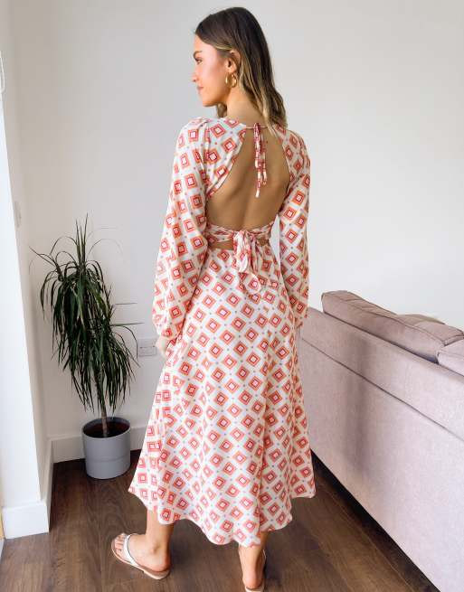 ASOS DESIGN Lange nette jurk met strik achter in geometrische 70s print ASOS