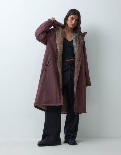 ASOS DESIGN lange raincoat met borgvoering in bordeauxrood, 4 van 4