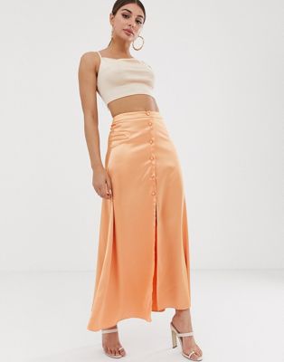 ASOS DESIGN - Lange rok met knopen aan de voorkant van satijn-Oranje