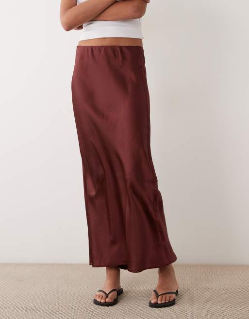 ASOS DESIGN - Lange sliprok van schuin gesneden satijn in chocoladebruin, 2 van 5