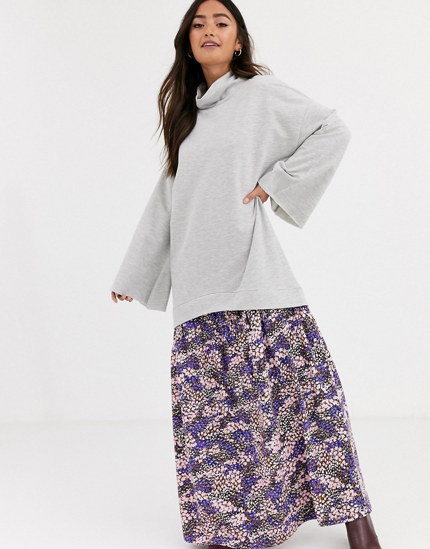 ASOS DESIGN - Lange sweaterjurk met bloemenprint bij de zoom in grijs