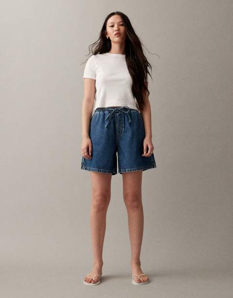 ASOS DESIGN – Länger geschnittene Schlupf-Jeansshorts in Mittelblau - view 1