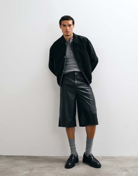 ASOS DESIGN länger geschnittene Shorts aus schwarzem Kunstleder - view 1