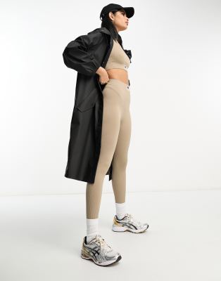 ASOS DESIGN - Langer, gummierter Regenparka in Schwarz