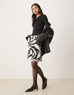 ASOS DESIGN - Langer Jeansrock mit Zebra-Grafik im 90s-Style-Bunt