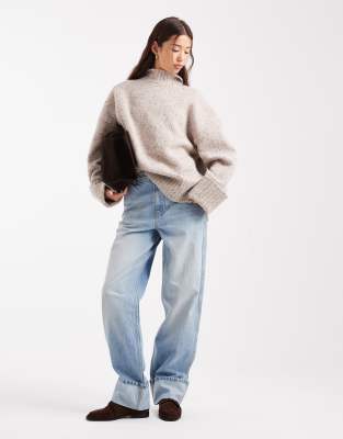 ASOS DESIGN - Langer Strickpullover in Hellbeige mit Trichterausschnitt-Neutral
