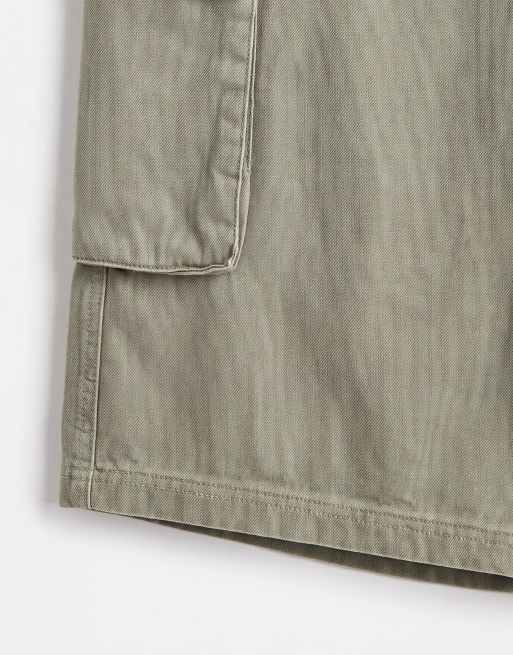 ASOS DESIGN – Längere Bermuda-Cargoshorts in Khaki, 9 von 9