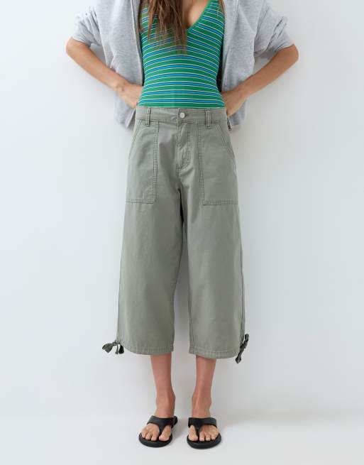 ASOS DESIGN – Längere Cargo-Shorts in Khaki mit Tasche und Bindedetail, 4 von 5