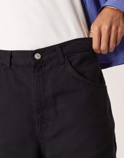 ASOS DESIGN – Längere Denim-Jorts in Schwarz mit verdrehtem Saum, 3 von 5