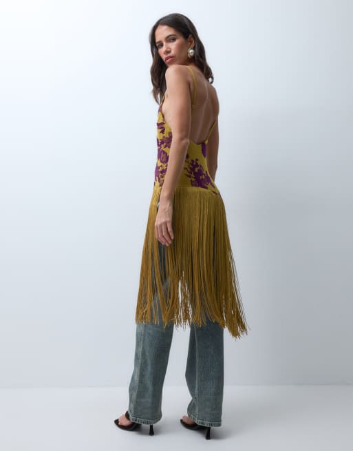 ASOS DESIGN langes beflocktes Oberteil mit Fransen in Ocker, 3 von 4