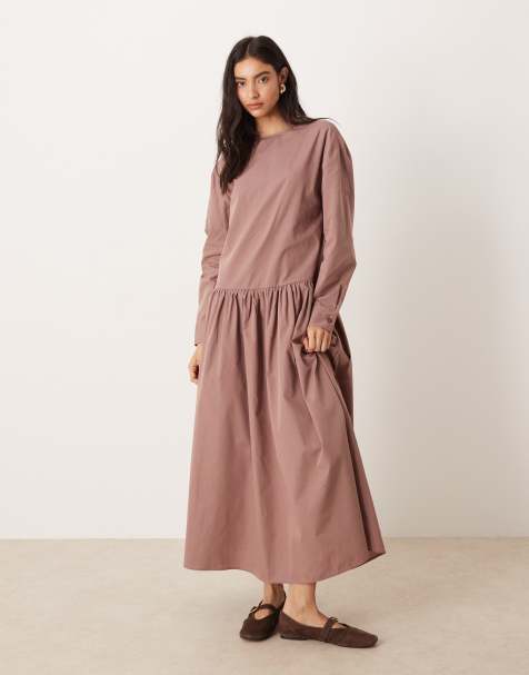 ASOS DESIGN – Langes Hängerkleid aus Baumwollpopeline in dunklem Taupe mit tief angesetzter Taille - view 1