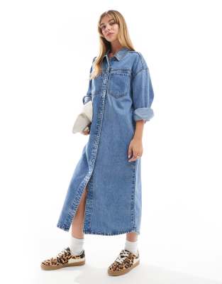 ASOS DESIGN - Langes Jeans-Hemdblusenkleid in mittelblauer Waschung