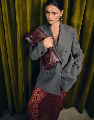 ASOS DESIGN - Längliche Clutch in Maulbeerrot
