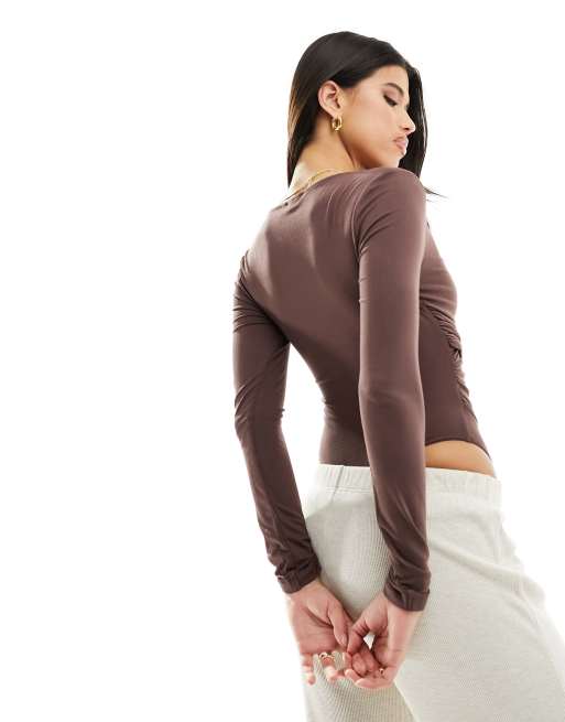 ASOS DESIGN - Langærmet chokoladebrun slå om-bodystocking, 2 af 4