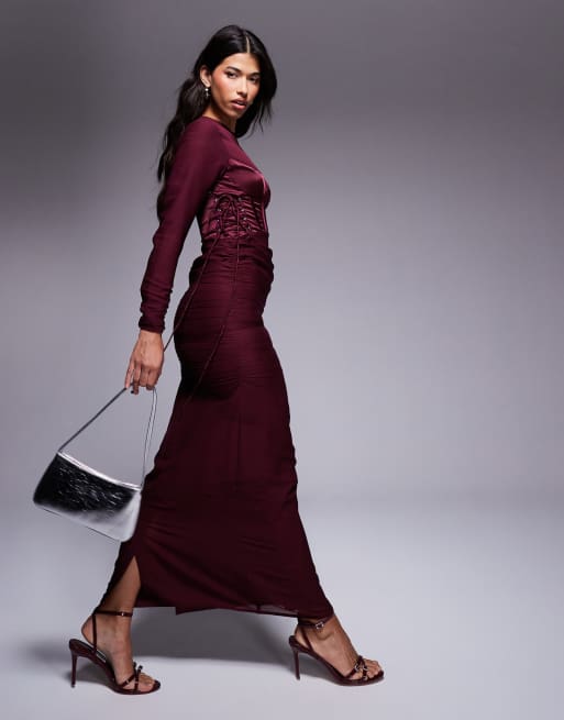 ASOS DESIGN - Langærmet og rynket bordeauxrød maxikjole med korset-detalje i satin, 3 af 4