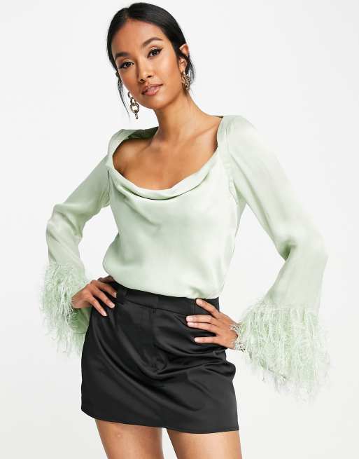 ASOS DESIGN - Langærmet salviegrøn top med imiterede fjerdetaljer ved ærmekanterne