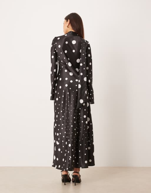 ASOS DESIGN - Langærmet sort maxikjole med V-hals og tørklædedetalje samt prikket print, 4 af 4