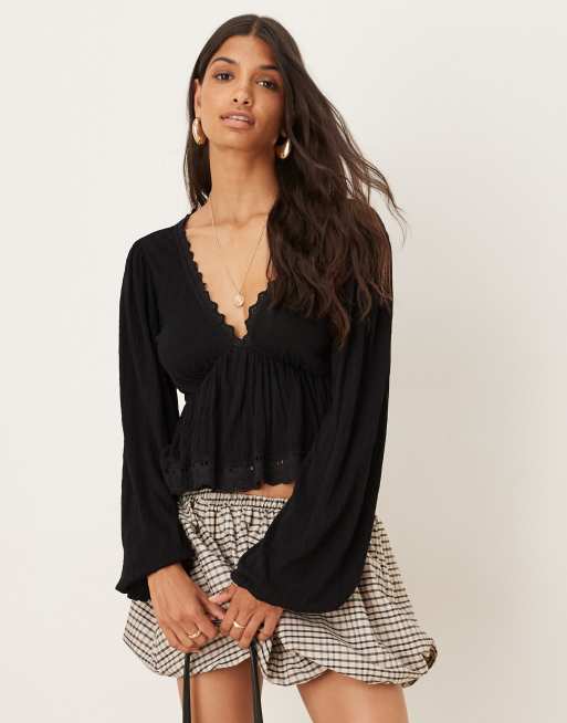 ASOS DESIGN - Langærmet sort top i krølstof med bindebånd på ryggen