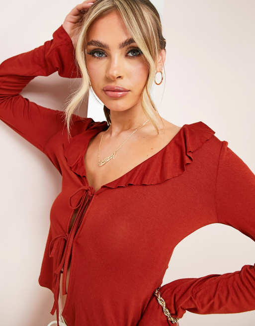 ASOS DESIGN - Langærmet top i rustrød med bindefront og flæser