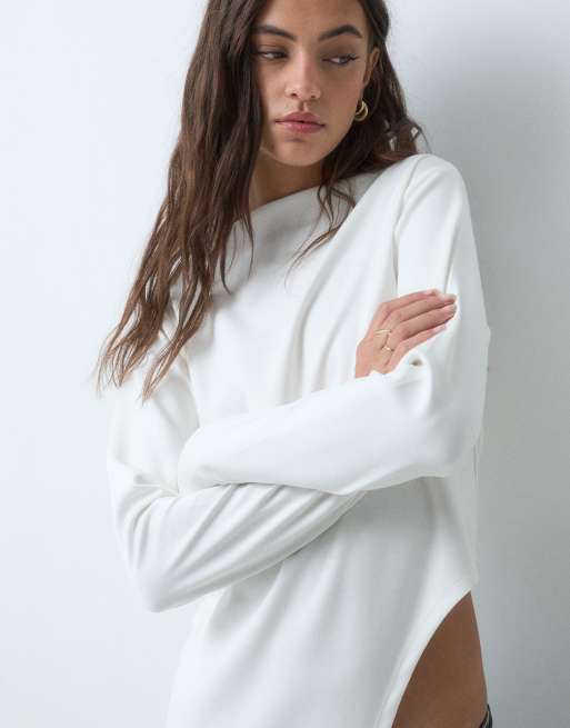 ASOS DESIGN langærmet top med asymmetrisk slids i siden i creme, 3 af 5