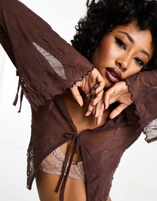 ASOS DESIGN - Langærmet top med bindebånd foran og rynker i chokoladebrun - Del af sæt 