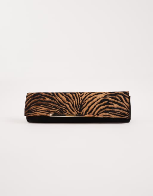 ASOS DESIGN - Langwerpige clutch van echt suède en harig leer met tijgerprint en staafje, 2 van 4