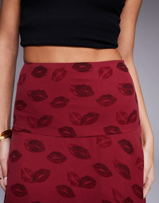 ASOS DESIGN – Läppstiftsmönstrad midikjol i chiffong med ojämn fåll, del av set, 3 av 5
