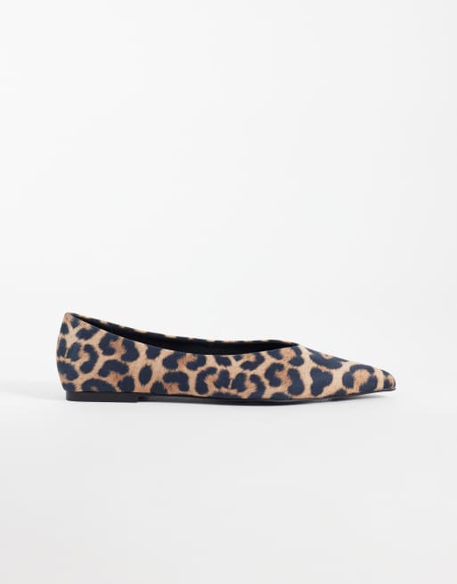 ASOS DESIGN Lari bailarinas de punta en leopardo, 2 de 4