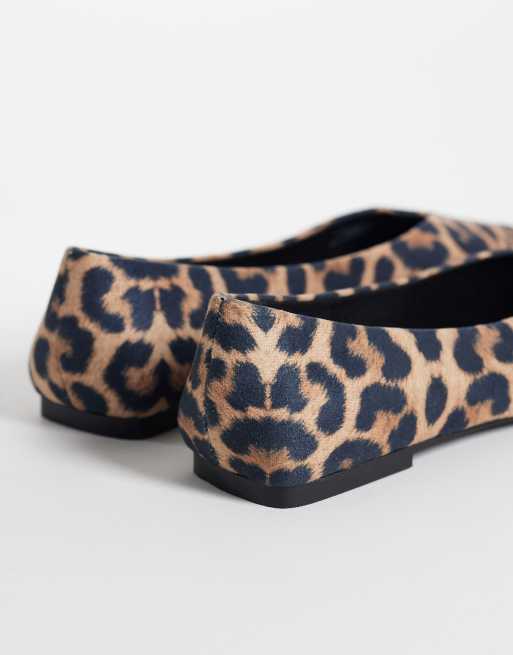 ASOS DESIGN Lari baleriny w szpic w panterkę, 4 z 4