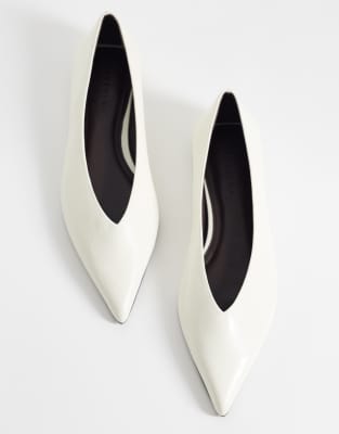  Lari pointed ballets in off white