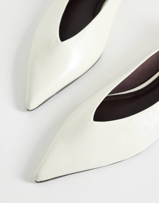 ASOS DESIGN Lari pointed ballets in off white, 2 of 4