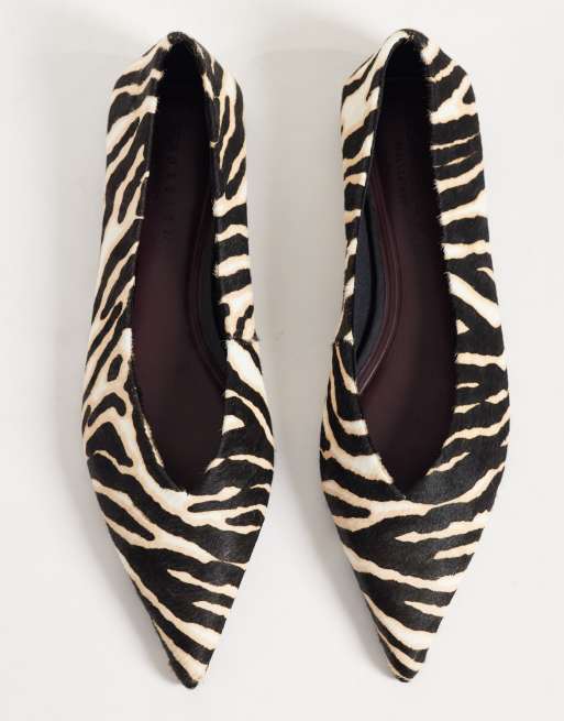 ASOS DESIGN Lari premium baleriny z włosiem, skórzane, w szpic, zebra, 2 z 4
