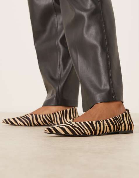 ASOS DESIGN - Lari - Premium puntige ballerina's van leer met zebrahaar-print - view 1
