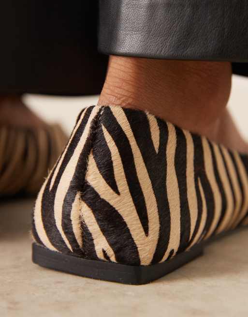 ASOS DESIGN - Lari - Premium - Spidse ballerinaer i læder med hår og zebraprint, 3 af 4