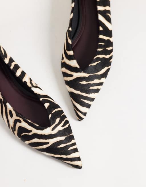ASOS DESIGN Lari spetsiga ballerinaskor i zebra i hårbehandlat äkta läder, 4 av 4