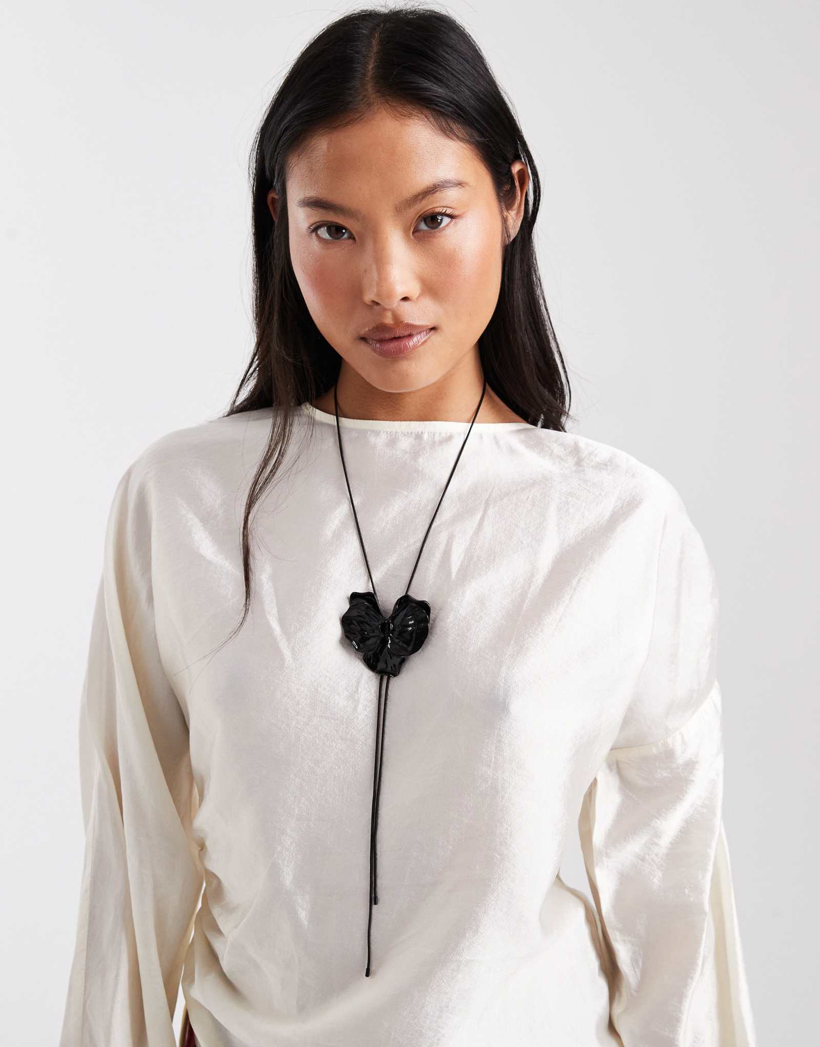 ДИЗАЙНЕРСКОЕ ожерелье-лариат ASOS с черной цепочкой и черным цветком