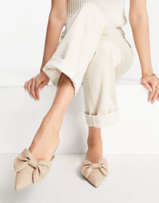 ASOS DESIGN - Lass - Spitze, flache Mules mit übergroßer Zierschleife aus Naturstoff-Neutral