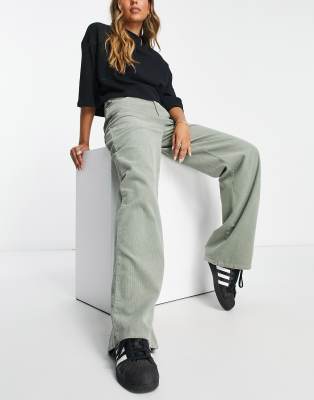 ASOS DESIGN - Lässig geschnittene Dad-Hose aus Cord in Salbeigrün