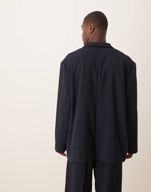 ASOS DESIGN – Lässig geschnittene Oversize-Anzugjacke in Marineblau mit Nadelstreifen, 4 von 5