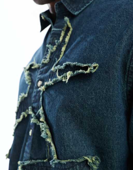 ASOS DESIGN – Lässig geschnittenes Jeanshemd in blauer, ausgebleichter Waschung mit ausgefranstem Stern , 2 von 4
