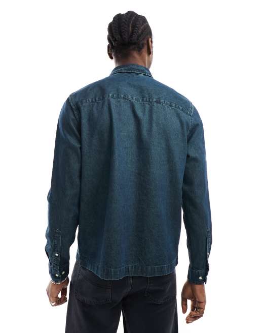ASOS DESIGN – Lässig geschnittenes Jeanshemd in blauer, ausgebleichter Waschung mit ausgefranstem Stern , 4 von 4