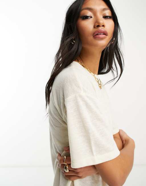 ASOS DESIGN – Lässig geschnittenes T-Shirt in Creme mit Textur und Rundhalsausschnitt, 2 von 4