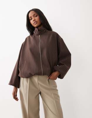 ASOS DESIGN - Lässige Harrington-Jacke in Braun mit Stehkragen und Nadelstreifen-Brown