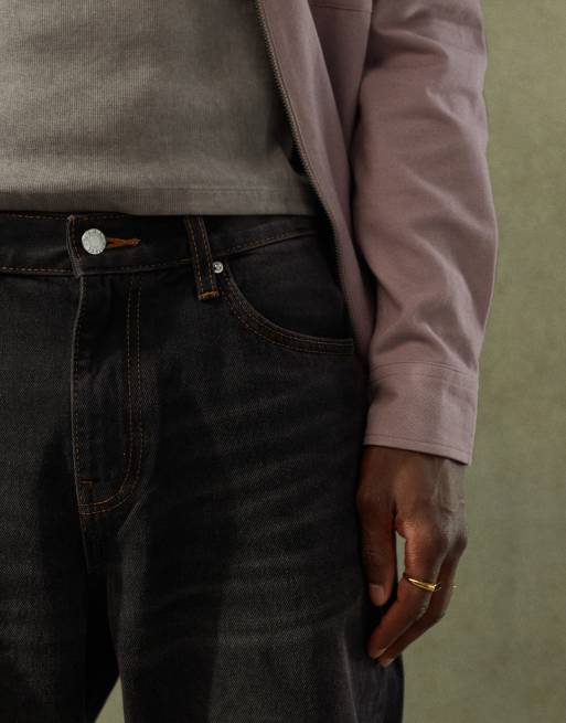 ASOS DESIGN – Lässige Jeans in verwaschenem Schwarz mit rosafarbener Tönung, 2 von 5