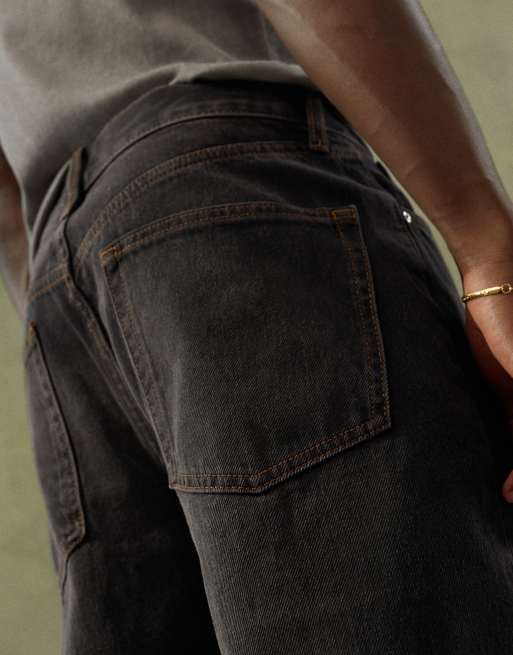 ASOS DESIGN – Lässige Jeans in verwaschenem Schwarz mit rosafarbener Tönung, 3 von 5