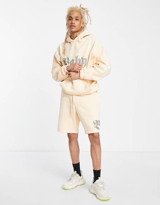 ASOS DESIGN – Lässige Shorts in Beige mit strassbesetztem Textprint, Kombiteil, 3 von 4
