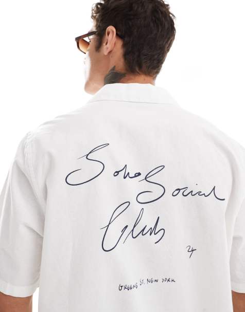 ASOS DESIGN – Lässiges Hemd in Weiß mit Print auf Brust und Rücken sowie Reverskragen - view 1