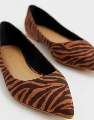 ASOS DESIGN - Latch - Puntige ballerina's met tijgerprint | ASOS